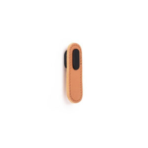 190547 Knopok OBLONG VIEFE 70 mm koža bežová + čierna 0507070P26M2