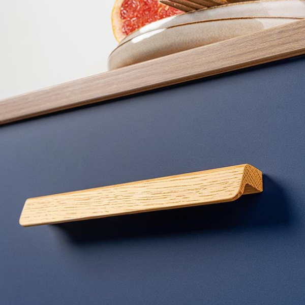 Úchytka FLAPP WOOD VIEFE L128 dub 0613160W16